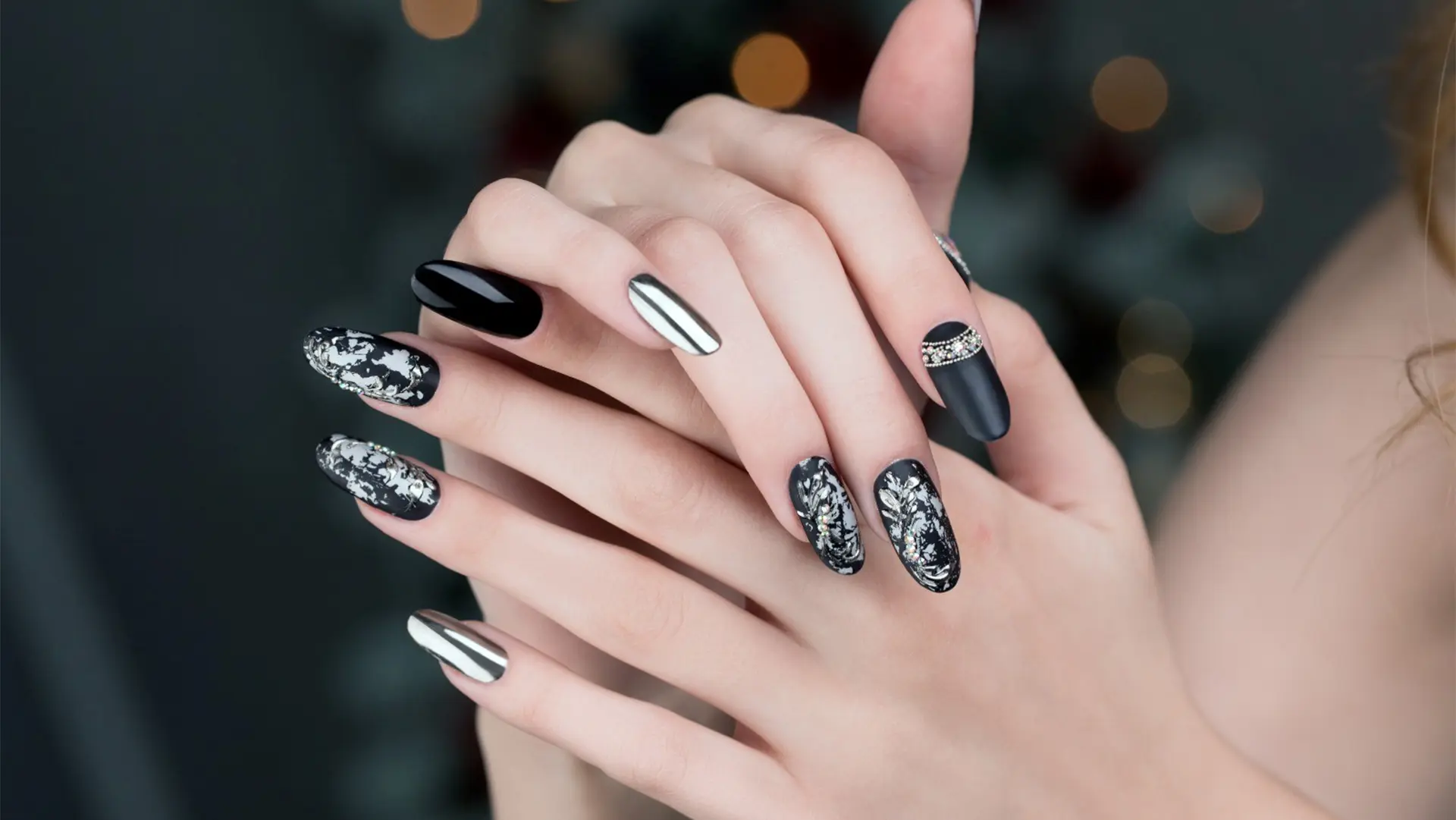 Perşembe Protez Tırnak